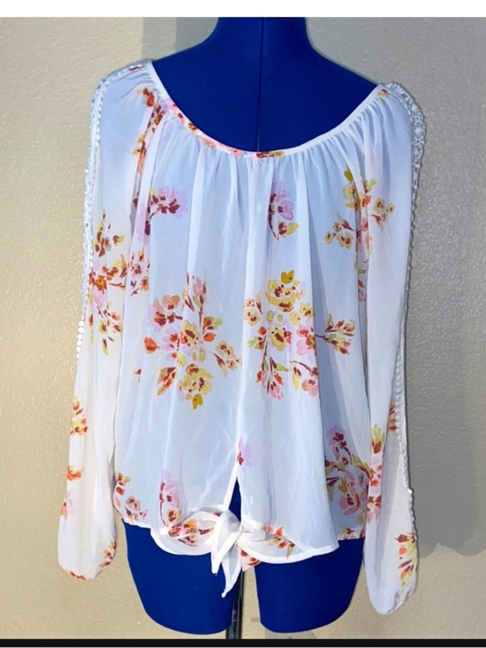 Cream Floral Tie-Hem Peasant Blouse with Crochet Shoulders Size L
